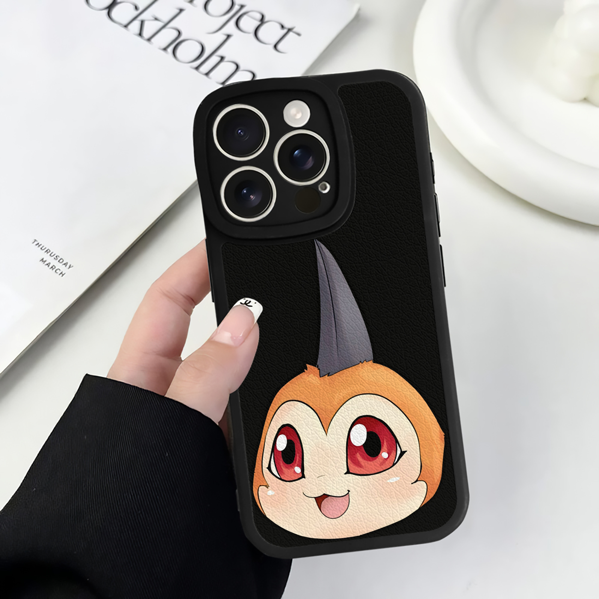 （画像用） Digimon デジタルモンスター/デジモン 【iPhone 16シリーズ対応】シリコンスマホケース（レザー調） 材質：シリコン